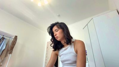 LaraeNeemann live cam on Cam4