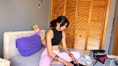 LaraeNeemann live cam on Cam4