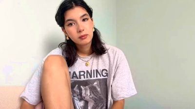 LaraeNeemann live cam on Cam4