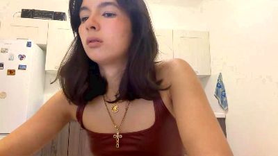 LaraeNeemann live cam on Cam4