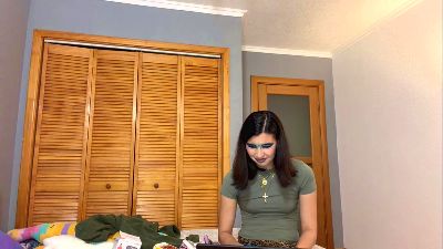 LaraeNeemann live cam on Cam4