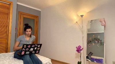 LaraeNeemann live cam on Cam4