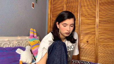 LaraeNeemann live cam on Cam4