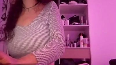 Larafoxok live cam on Cam4