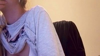 Larafoxok live cam on Cam4