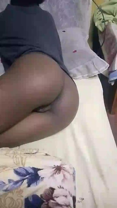 Laralapute live cam on Cam4