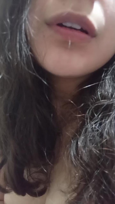 Laravazquzz live cam on Cam4