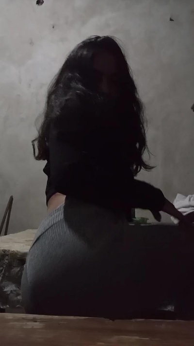 Laravazquzz live cam on Cam4