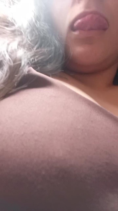 Laravazquzz live cam on Cam4