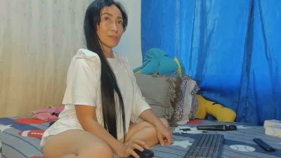 Laravela1 live cam on Cam4