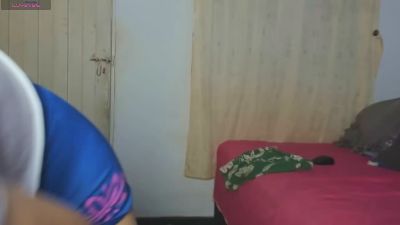 Laravela1 live cam on Cam4