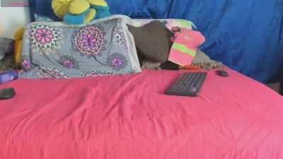 Laravela1 live cam on Cam4