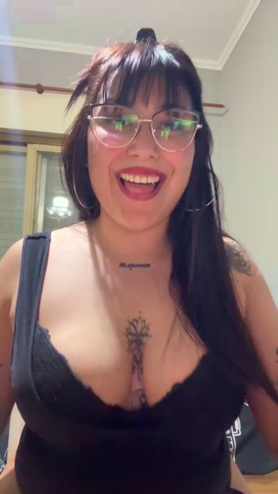 Lareyni26 live cam on Cam4