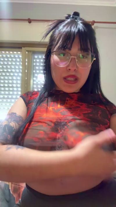 Lareyni26 live cam on Cam4