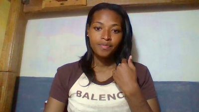 Laris_chou live cam on Cam4
