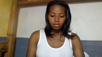 Laris_chou live cam on Cam4