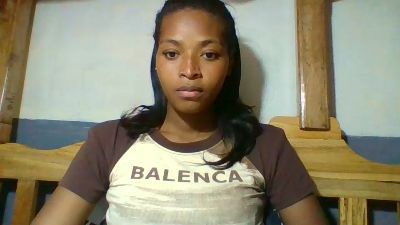Laris_chou live cam on Cam4