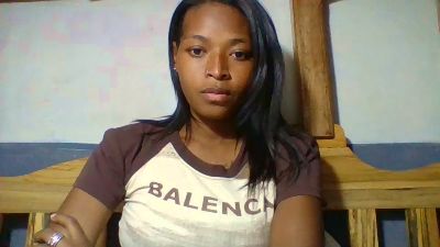 Laris_chou live cam on Cam4