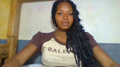Laris_chou live cam on Cam4