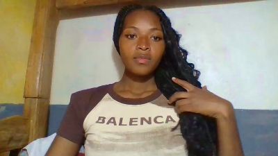 Laris_chou live cam on Cam4