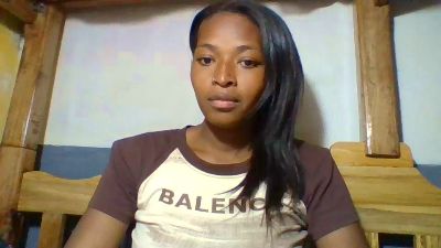 Laris_chou live cam on Cam4