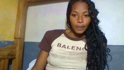 Laris_chou live cam on Cam4