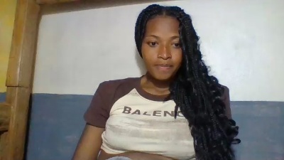 Laris_chou live cam on Cam4