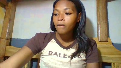 Laris_chou live cam on Cam4