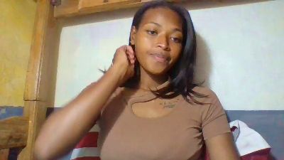 Laris_chou live cam on Cam4