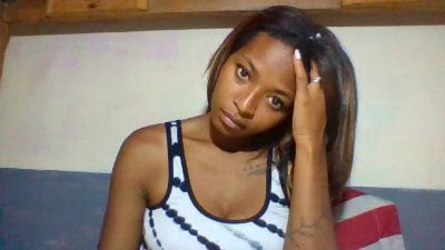 Laris_chou live cam on Cam4