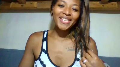 Laris_chou live cam on Cam4