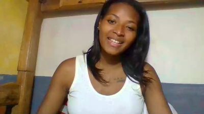 Laris_chou live cam on Cam4