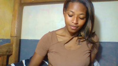Laris_chou live cam on Cam4