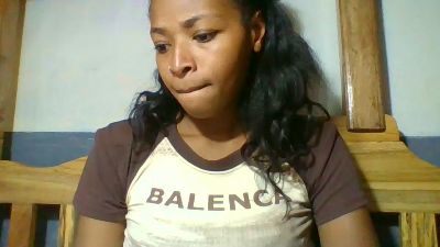 Laris_chou live cam on Cam4
