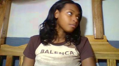 Laris_chou live cam on Cam4