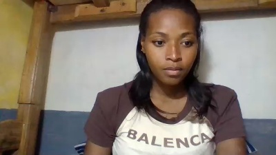 Laris_chou live cam on Cam4