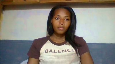 Laris_chou live cam on Cam4