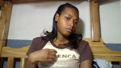 Laris_chou live cam on Cam4