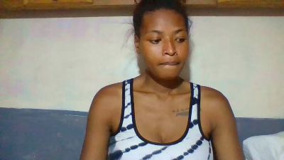 Laris_chou live cam on Cam4