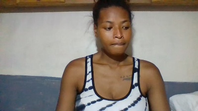 Laris_chou live cam on Cam4