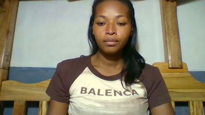 Laris_chou live cam on Cam4