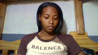 Laris_chou live cam on Cam4