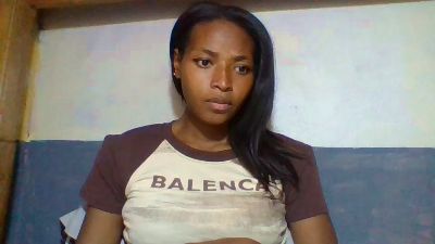 Laris_chou live cam on Cam4