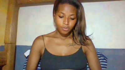 Laris_chou live cam on Cam4