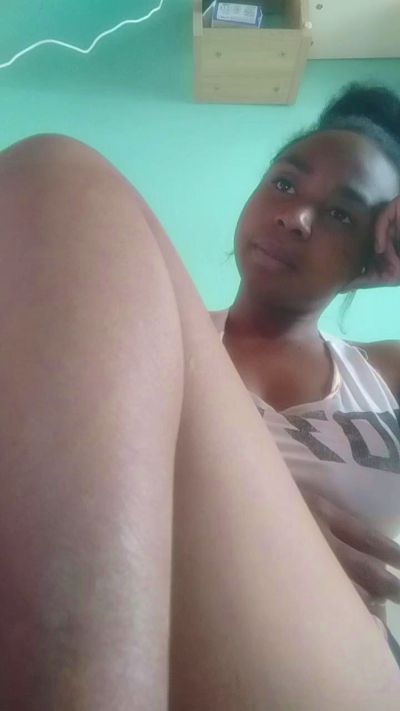 Larissa77 live cam on Cam4