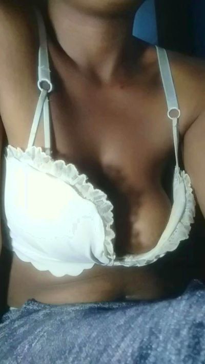 Larissa77 live cam on Cam4