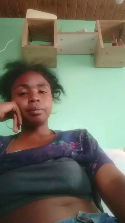 Larissa77 live cam on Cam4