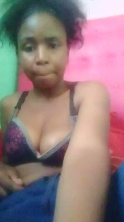 Larissa77 live cam on Cam4