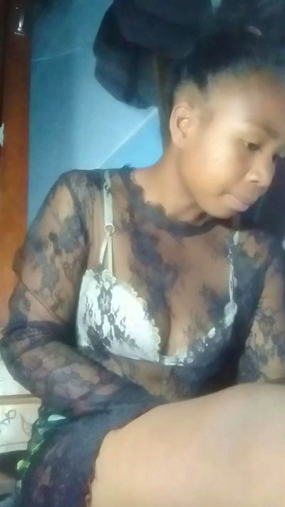 Larissa77 live cam on Cam4