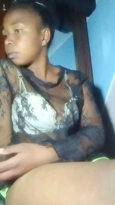 Larissa77 live cam on Cam4